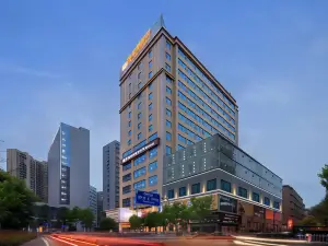 Vienna Hotel (Yiyang Anhua Branch)