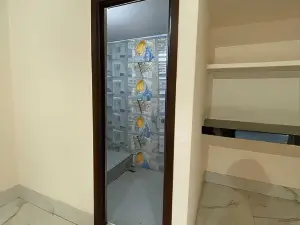 Spot on 700636 Samrat Hotel