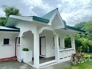 La Casa Blanca Binoclutan Beach Resort