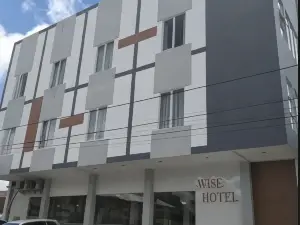 Wise Hotel Tomohon