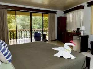 Hotel Margarita and Tour Operator Drake Bay