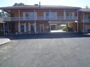 Coachmans Rest Motor Lodge