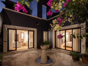 Rooftop Jacuzzi! Country-Style 4 Bedroom Cottage