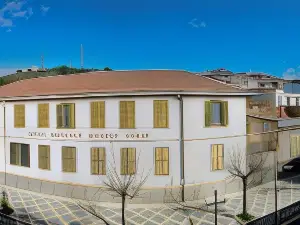 Hotel Tito Serrano'