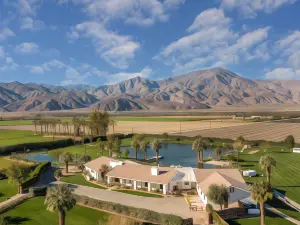 由 Avantstay 提供的 Buena Vista - 外部綠洲配有大型游泳池, Spa 和火坑！