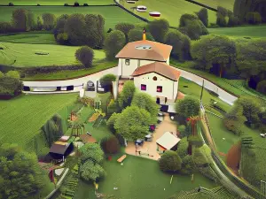 Les Fous du Village