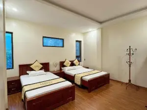 Gold Hotel
