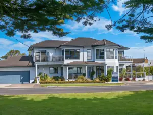 Seascape Accommodation