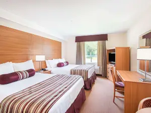Super 8 by Wyndham Cornwall on