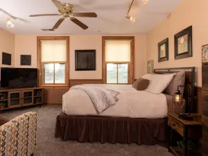 Riverboat Suites