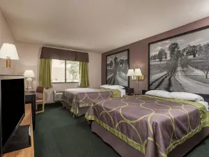 Super 8 by Wyndham Carrollton