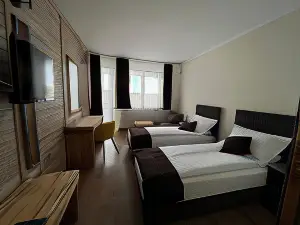 Nicole Hotel & Restaurant