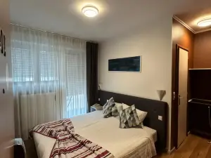 Yasha Hotel
