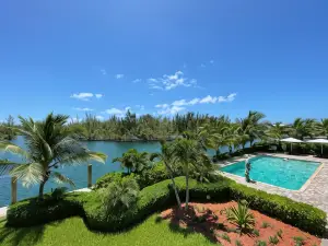 Dolphin Cove