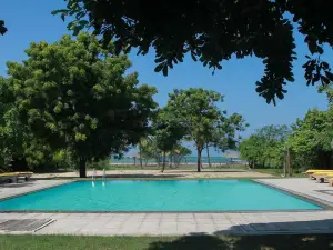 Giman Free Beach Resort