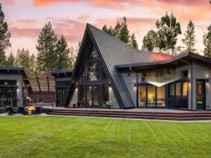 Lazy River Glamp-house by Avantstay Newly Built, Luxe Indoor-outdoor Living
