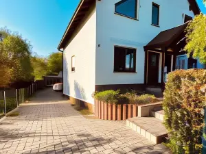 Gemutliche Ferienwohnungen Direkt am Goitzschesee, Platz Fur Die Ganze Familie, Haustiere Sind Willk
