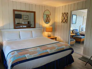 Tillicum Beach Motel - Formerly Deane's Oceanfront Lodge