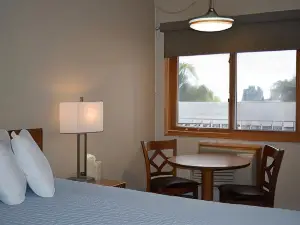 Lighthouse View Motel