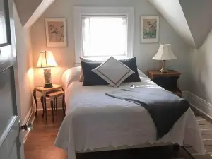 Redefined Alchemy - Bright, Eclectic, Pretty Apt 3E