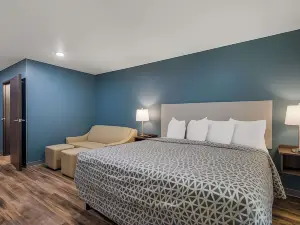 WoodSpring Suites Milwaukee - Menomonee Falls