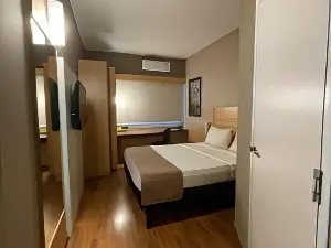 Hotel Oeste Plaza