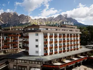 Hotel Alaska Cortina