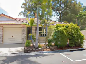 Gold Coast Theme Park Family Villa