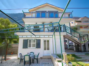 Daria Apartments