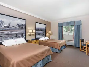 Super 8 by Wyndham Monroe WI