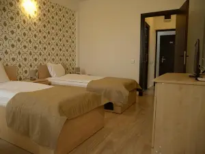 Hotel Story