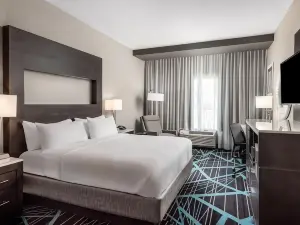 โรงแรม ฮอลิเดย์ อินน์ เอ็กซ์เพรส แอนด์ สวีทส์ ชาร์ลอตต์ แอร์พอร์ต บาย IHG