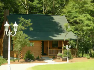 Cricket Hill Lodge & Cabins