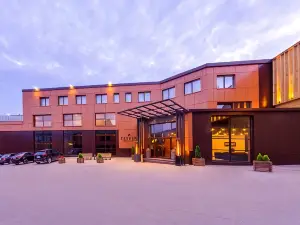 Garden Hotel & Spa