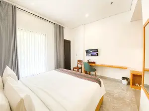 Queen Parrona Hotel by Sativa