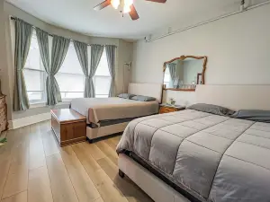 The 1023 with Private Yard & Parking, Near Falls & Casino by Niagara Hospitality