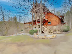 Pet-Friendly Butler Cabin with Hot Tub, Walk to Lake