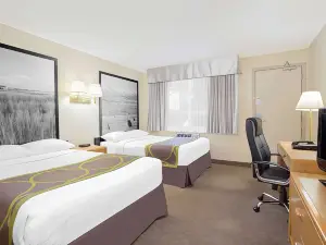 Super 8 by Wyndham Lethbridge
