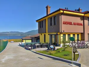 La Casa Hotel