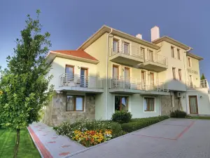 Jade Hotel-Ezüsthíd Hotel