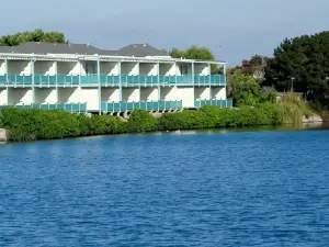 Coral Reef Inn & Condo Suites
