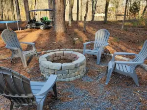 Becks Lake Studio  Fire Pit 3/4 mile to Silver Comet Trailnear wedding venues
