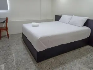 Hotel Trikatu Kendal near Taman Kota Weleri Mitra RedDoorz