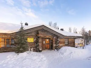 Kuukkeli Log Houses Teerenpesä