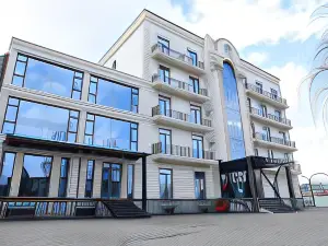 Status Hotel