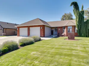 6 Mi to Dtwn Yakima: Central Washington Home