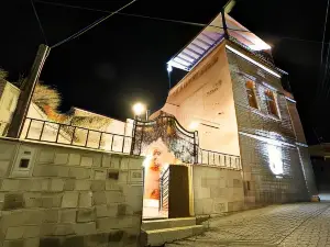 Monte Cappa Cave House