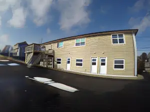 Admiral's Quay Motel & Suites