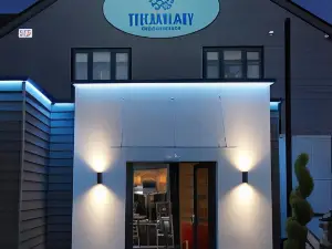 The Estuary - A Bar with Rooms