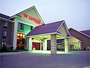 Wildwood Lodge & Suites